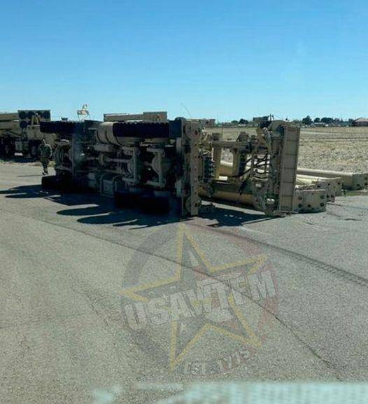 美军再迎噩耗!一声巨响:萨德反导核心当街变废铁,现场燃起大火