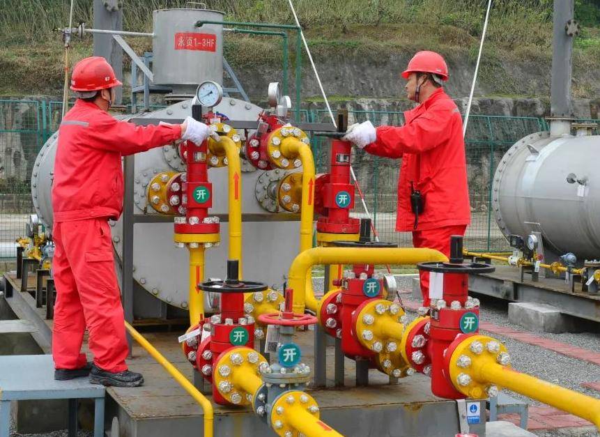 怪不得特朗普急着访华,贸易数据送进白宫,中方一滴美原油未进