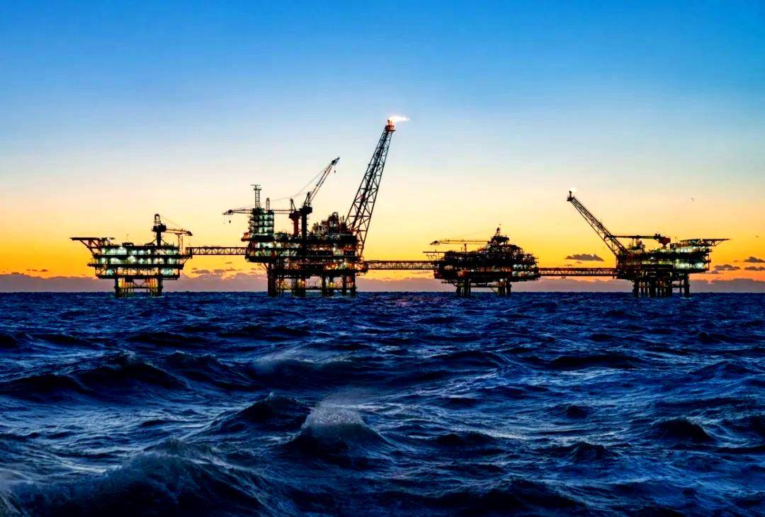 中国高价进口大量原油,却低价出口成品油,为何要赔本赚吆喝?