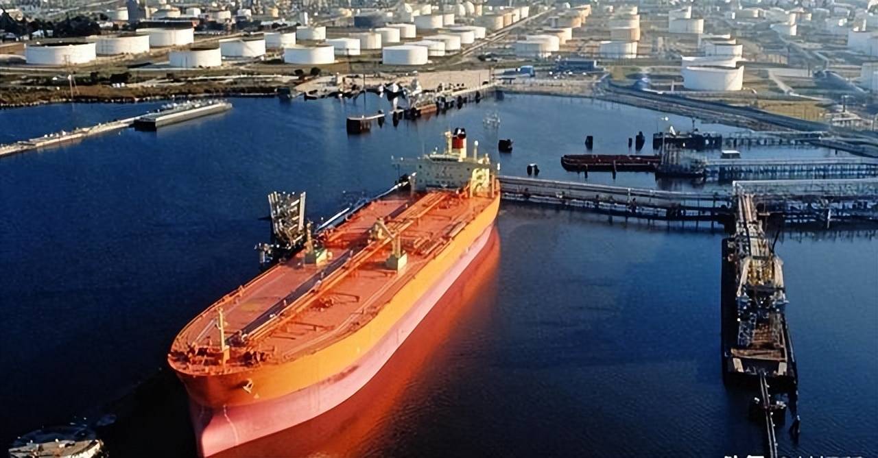 中国高价进口大量原油,却低价出口成品油,为何要赔本赚吆喝?