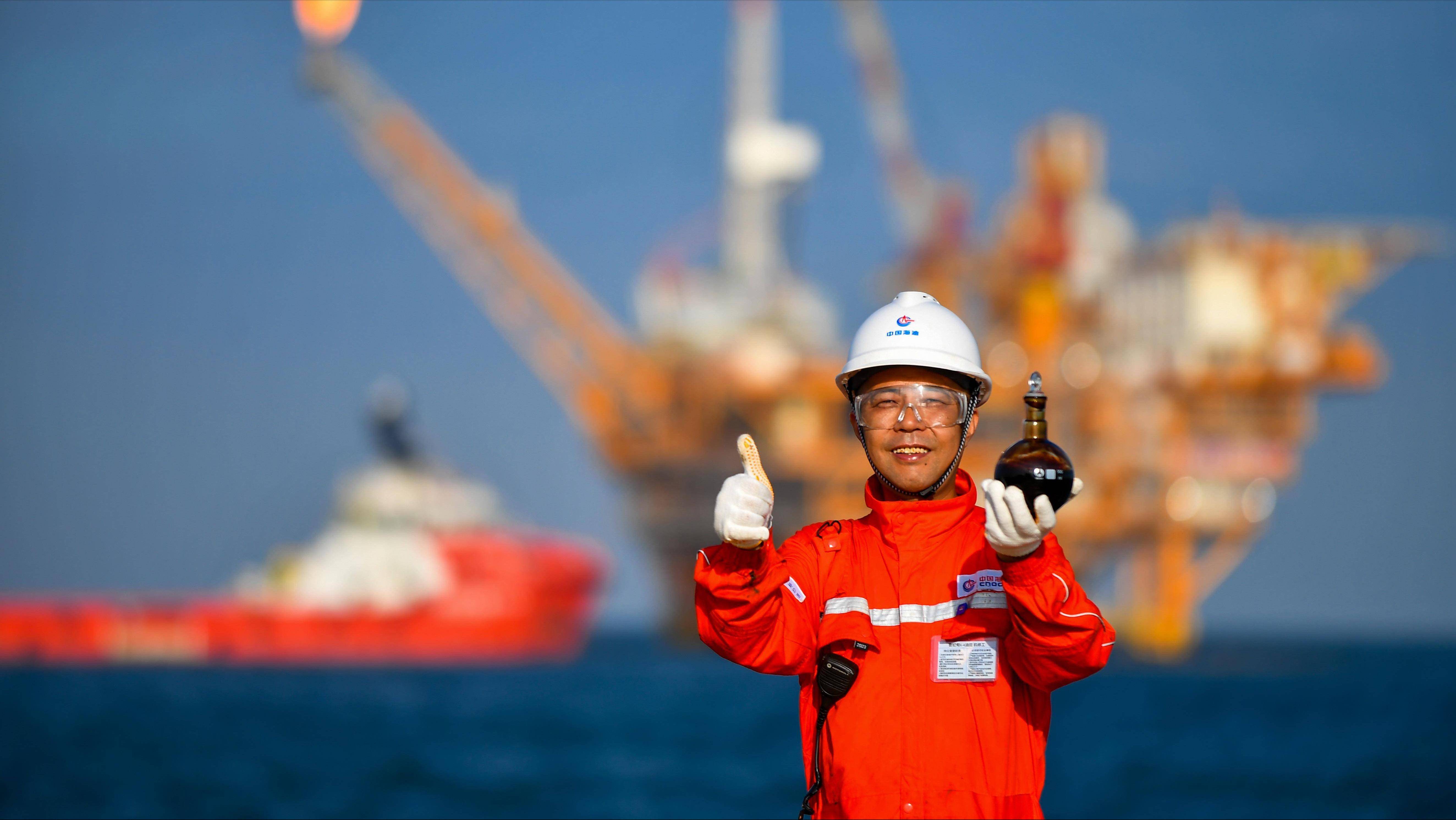 中国高价进口大量原油,却低价出口成品油,为何要赔本赚吆喝?