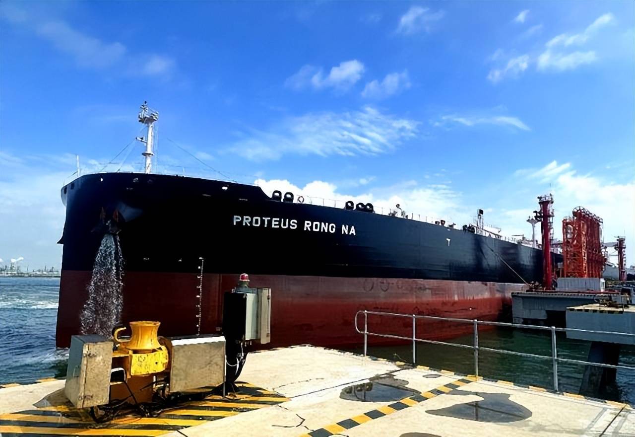 中国高价进口大量原油,却低价出口成品油,为何要赔本赚吆喝?