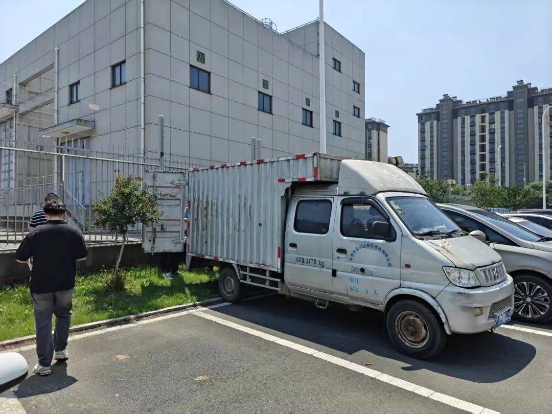 高温天货车竟暗藏"汽油炸弹",立案调查!