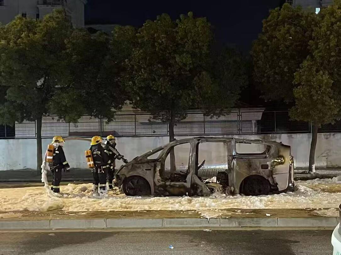 理想回应MEGA汽车行驶时起火：事发时车门顺利打开，车内人员已安全离车